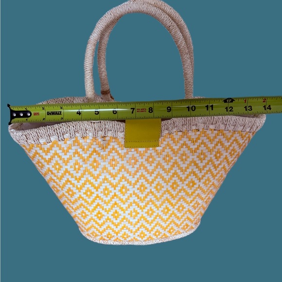 Straw Purse Made in India. Woven. Tan/Yellow. NWT
Cloth interior. Leather strap - Picture 3 of 9